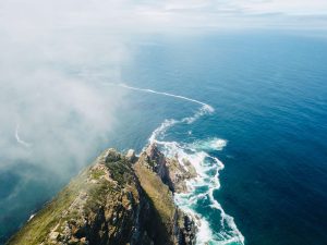Traveling to South Africa. Image: Clayton Cardinalli, Unsplash.