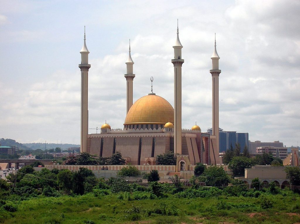 Abuja National Mosque. Image: Shiraz Chakera, Commons Wikimedia. 