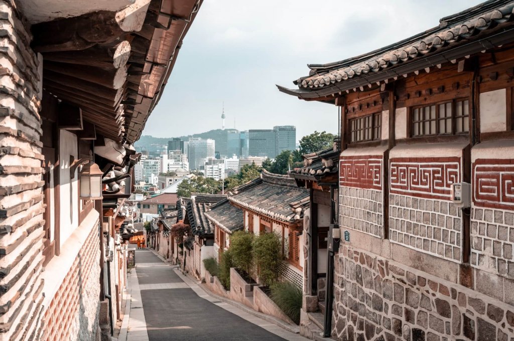 Bukchon Hanok Village. Image: Zequn Gui, Unsplash. 