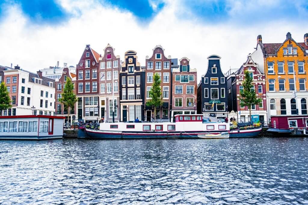 Amsterdam Canal. Imnage: Tobias Kordt, Unsplash.