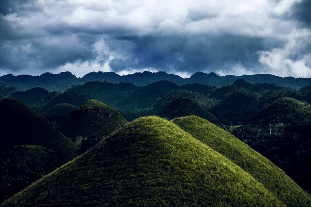 Chocolate Hills. Image: Zed Benson, Unsplash. 