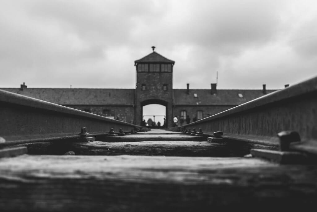 Auschwitz. Karsten Winegeart, Unsplash. 