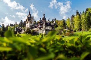 Cities in Romania To Discover. Image: Majkl Velner, Unsplash.