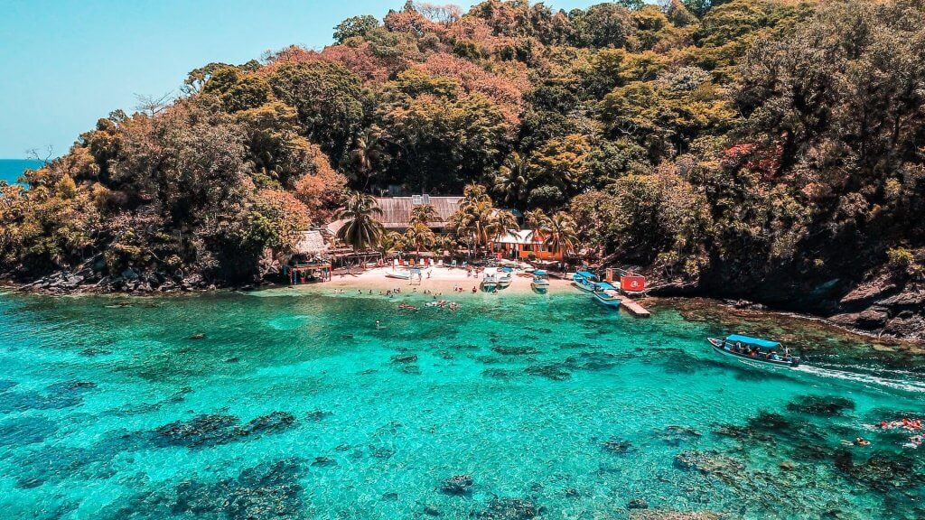 Roatán. Image: Carlos Zacapa, Unsplash. 