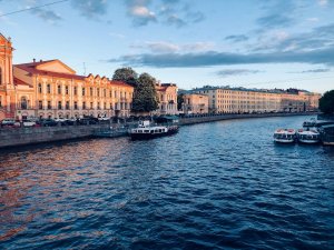 Discover the city of Saint Petersburg. Image: Alice Butenko, Unsplash.